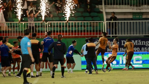 Cơn địa chấn ở vòng 8 V.League!  Cơn địa chấn ở vòng 8 V.League!